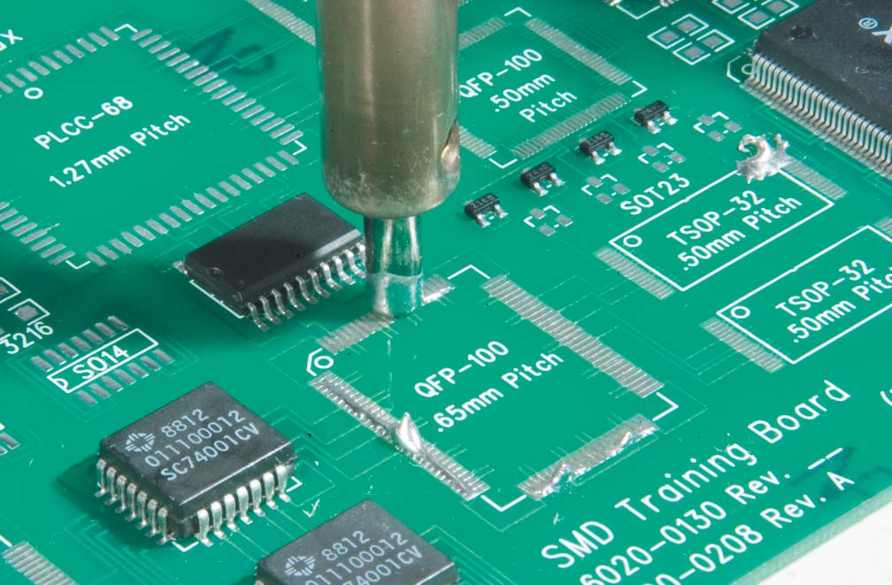 PACE 6993-0213. Вакуумный паяльник SX100 с подставкой и наконечником 1121-0931 (черный разъем)
